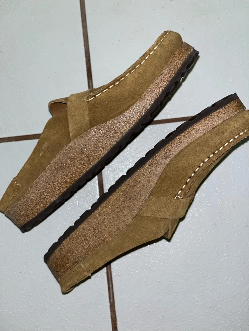Birkenstock Boston Suede Clogs – Taupe